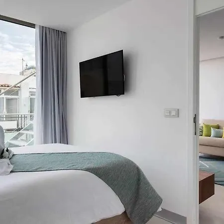 Lujoso Atico Gran Terraza Solarium Privado Jacuzzi Sauna *